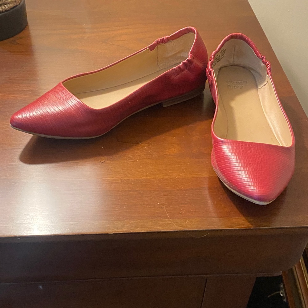Crown & Ivy Red Women's Flats